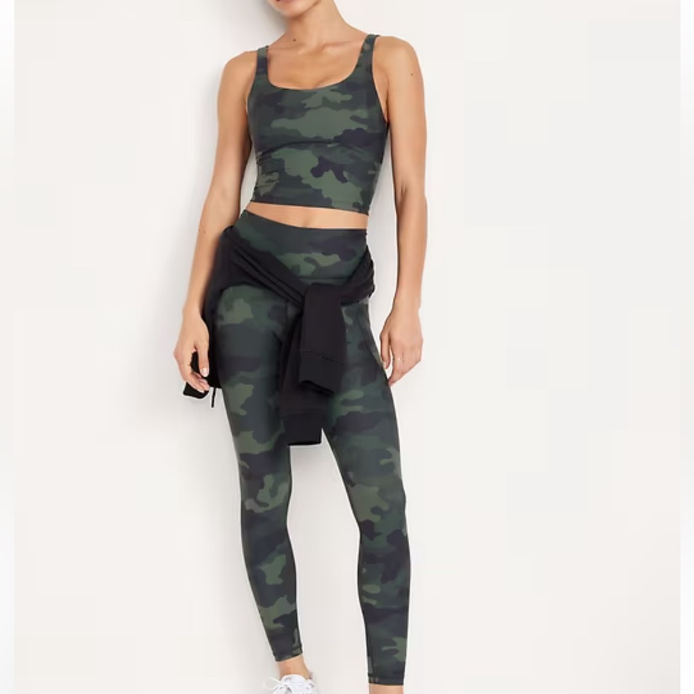 Old Navy Camo Sports Bra and Leggings Set